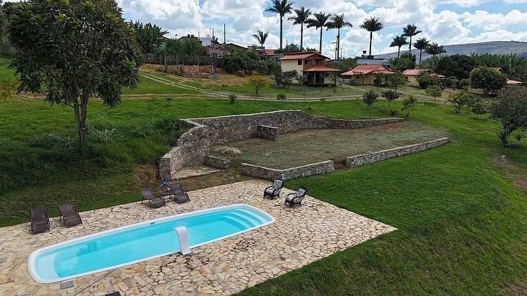 Chalé no centro com piscina - Vila Carrancas