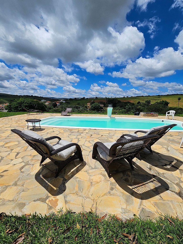 Chalé no centro com piscina - Vila Carrancas