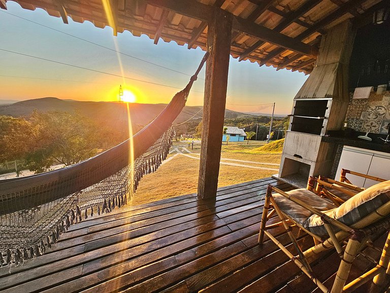 Chalé na Serra com Piscina e Pôr-do-Sol Incrível
