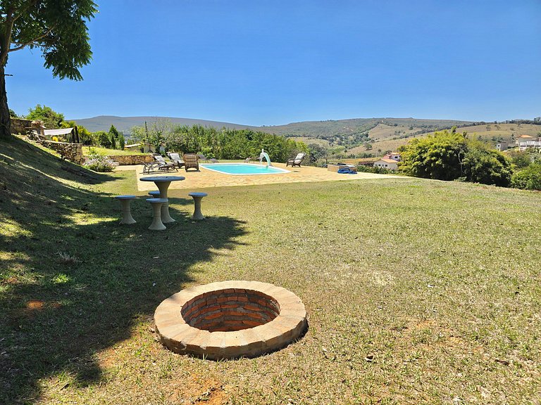 Com Banheira, Piscina e Vista das Montanhas