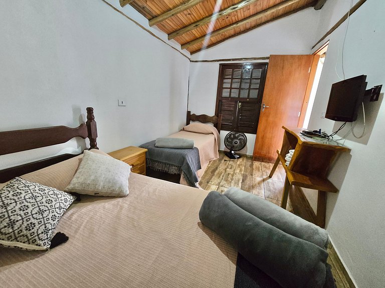 No Centro, Com Piscina e Para Até 5 Pessoas