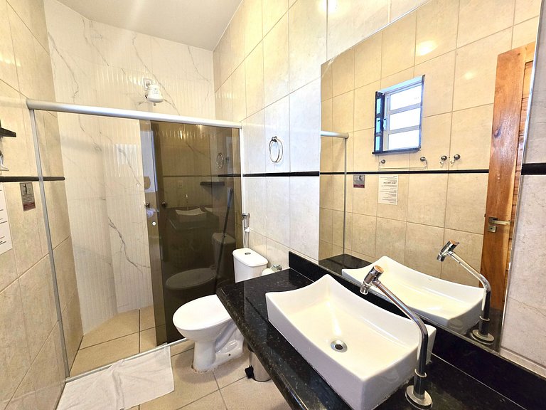 Suíte com Piscina e Café da Manhã - 200m da Praia