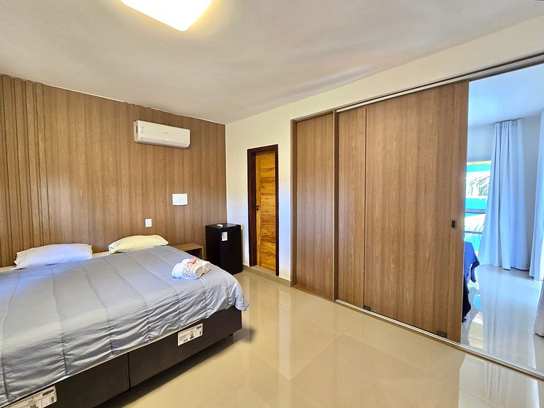 Suíte com 2 quartos e Varanda - 200m da Praia