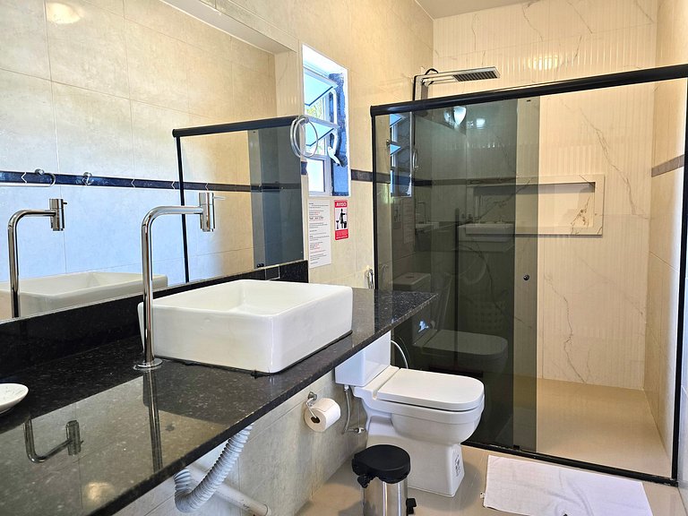 Suíte com 2 quartos e Varanda - 200m da Praia